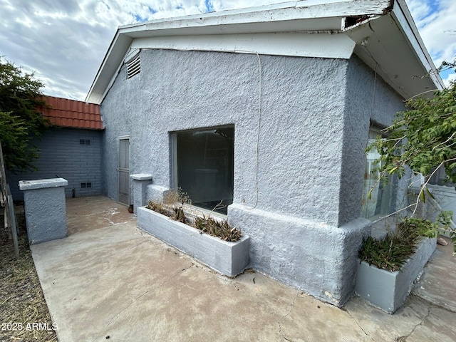 view of side of property featuring a patio