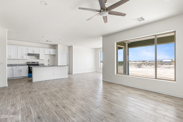 37478 W Hayes St, Tonopah, AZ 85354 - unfurnished living room featuring a ceiling fan, light wood-type flooring, and recessed lighting