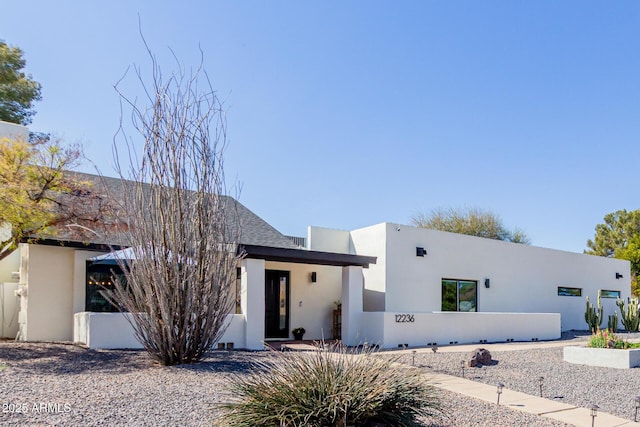 view of front facade with stucco siding