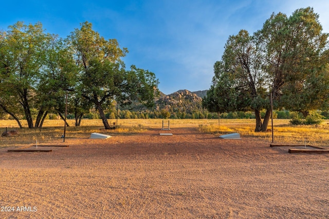 view of yard with a mountain view