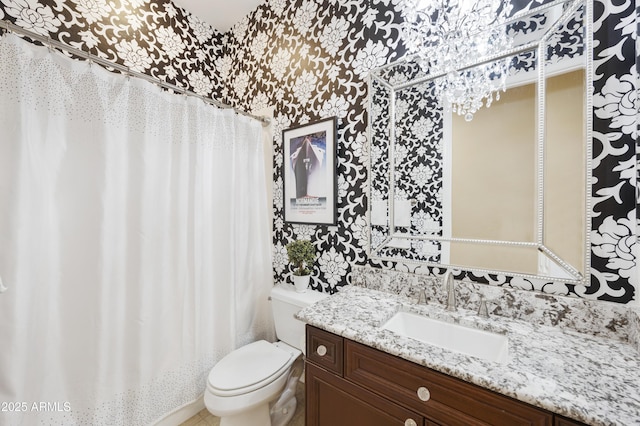 2727 S Balboa Dr, Gilbert, AZ 85295 - bathroom featuring vanity, toilet, wallpapered walls, and a shower with shower curtain