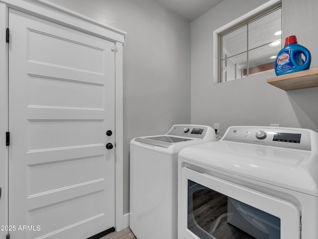 956 S Torrey Pines Dr, Williams, AZ 86046 - laundry area with washer and dryer and light wood-style floors