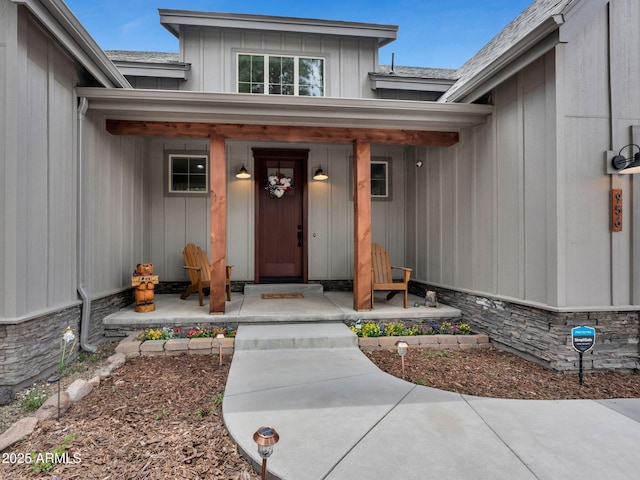 956 S Torrey Pines Dr, Williams, AZ 86046 - entrance to property featuring stone siding, a porch, and board and batten siding