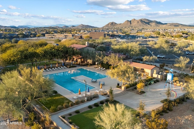 bird's eye view with a mountain view