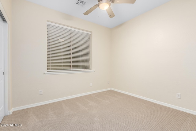 carpeted empty room featuring ceiling fan