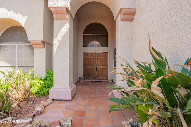 view of exterior entry with stucco siding