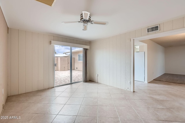 unfurnished room featuring light tile patterned floors, visible vents, and ceiling fan