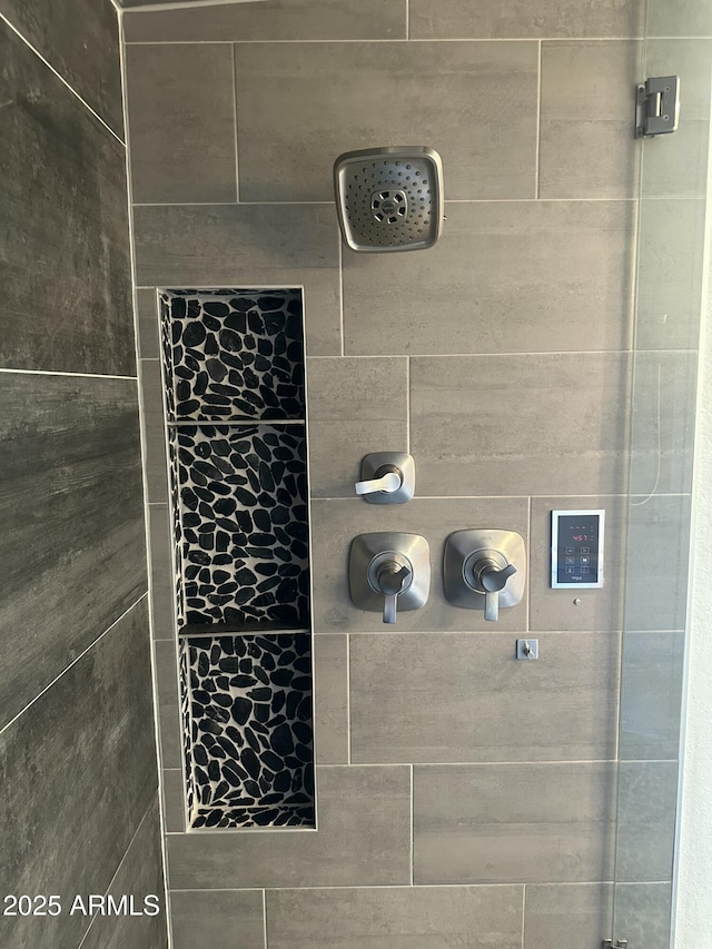 5802 E Spring Rd, Scottsdale, AZ 85254 - full bath featuring a tile shower