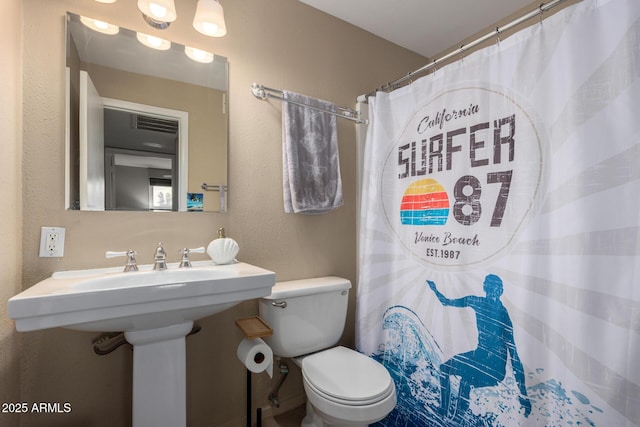 3643 E Friess Dr, Phoenix, AZ 85032 - bathroom featuring toilet and a shower with curtain