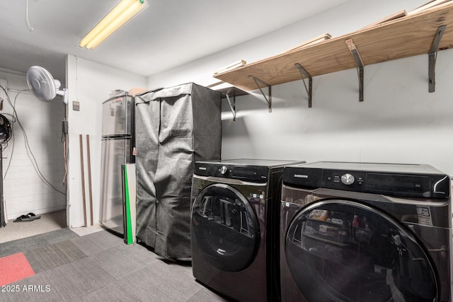 3643 E Friess Dr, Phoenix, AZ 85032 - laundry room featuring washing machine and clothes dryer