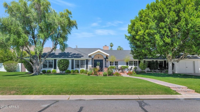 single story home featuring a front yard