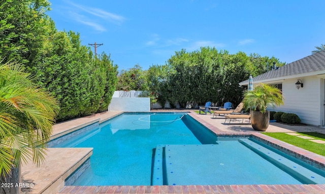 view of swimming pool