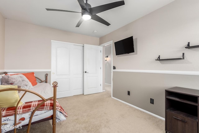 sitting room with a ceiling fan, light carpet, and baseboards