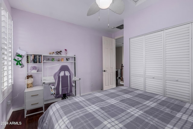 bedroom with ceiling fan, dark wood-type flooring, and a closet