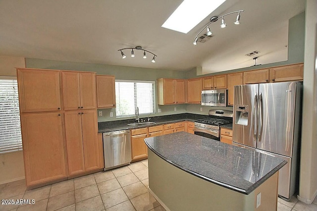 kitchen with visible vents, a sink, stainless steel appliances, a skylight, and light tile patterned floors