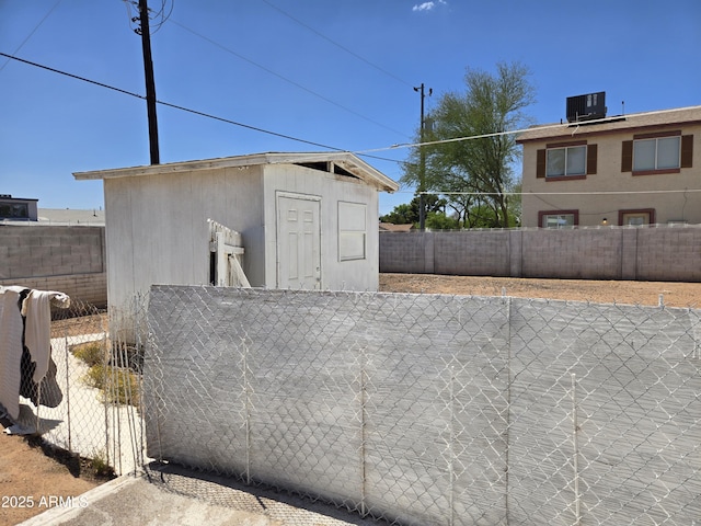 2202 N 26th Pl, Phoenix, AZ 85008 - exterior space featuring a fenced backyard and central AC unit