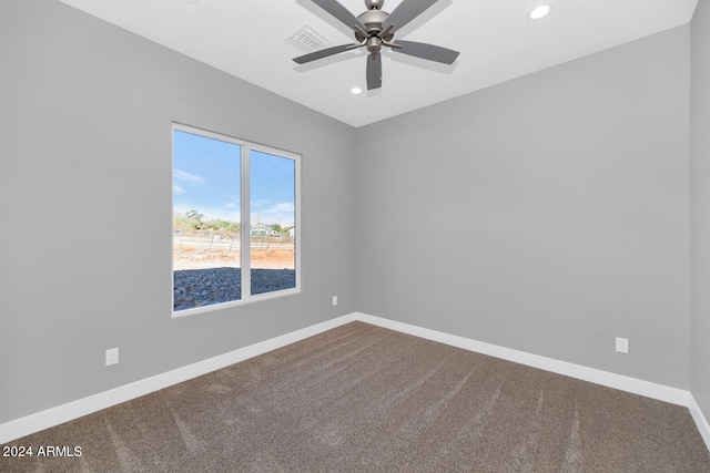 carpeted empty room featuring ceiling fan