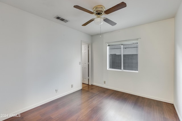 unfurnished room featuring dark hardwood / wood-style flooring and ceiling fan