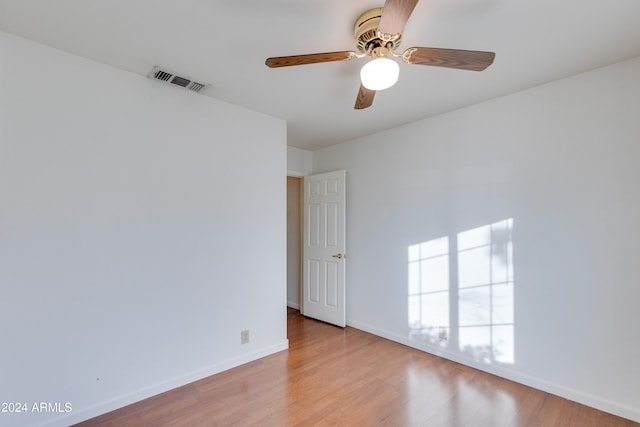 unfurnished room featuring light hardwood / wood-style floors and ceiling fan