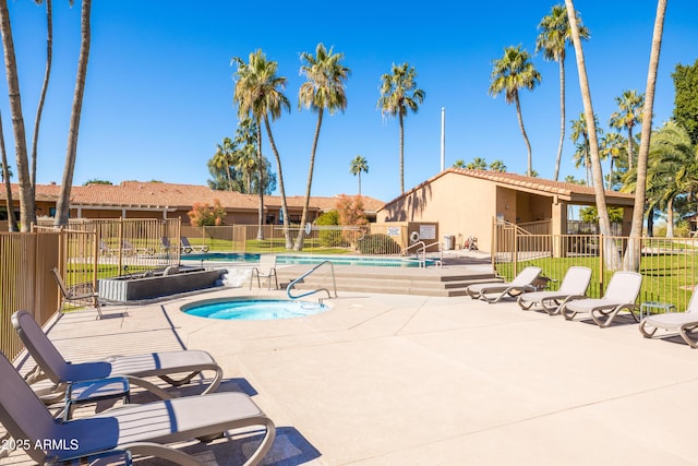 16233 E Rosetta Dr Unit 47, Fountain Hills, AZ 85268 - community pool with a hot tub and a patio area