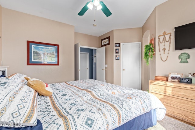 bedroom featuring carpet floors and ceiling fan