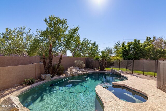 view of pool featuring a jacuzzi