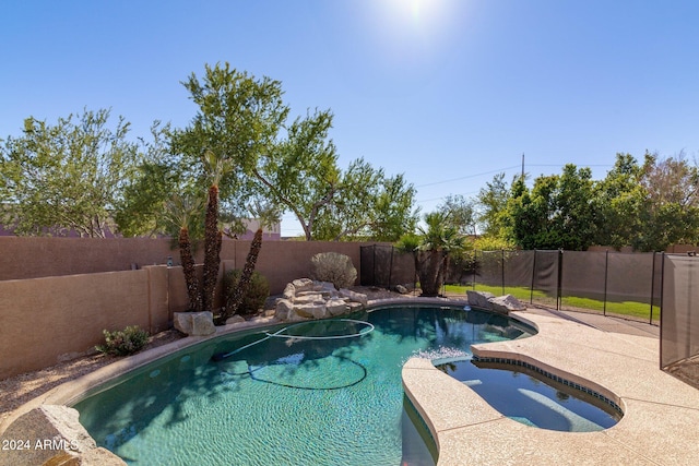 16847 S 13th Way, Phoenix, AZ 85048 - view of pool featuring a fenced backyard and a pool with connected hot tub