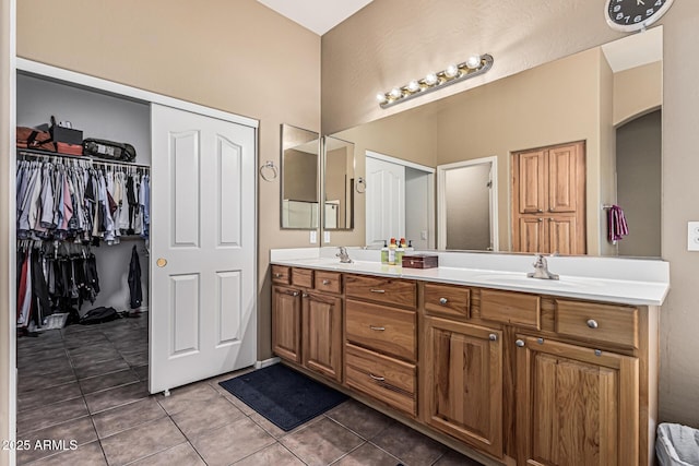 26264 N 74th Ln, Peoria, AZ 85383 - full bath featuring double vanity and tile patterned flooring