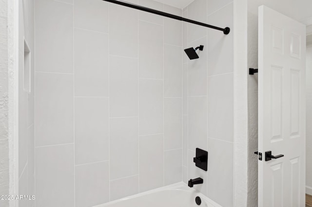 5756 N 78th Pl, Scottsdale, AZ 85250 - bathroom with bathtub / shower combination