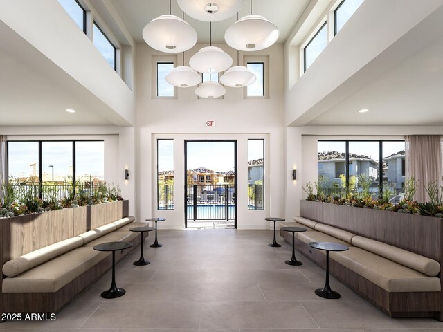 2121 W Sonoran Desert Dr Unit 43, Phoenix, AZ 85085 - lobby featuring a towering ceiling
