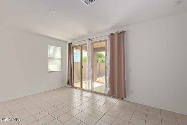 empty room featuring light tile patterned flooring