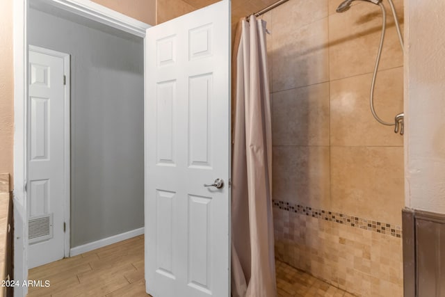 bathroom featuring a shower with curtain