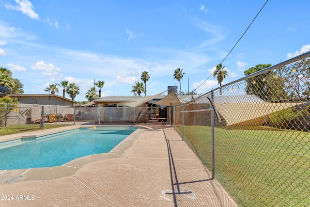 view of swimming pool with a lawn