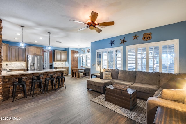 living room featuring visible vents, light wood-type flooring, recessed lighting, and a ceiling fan
