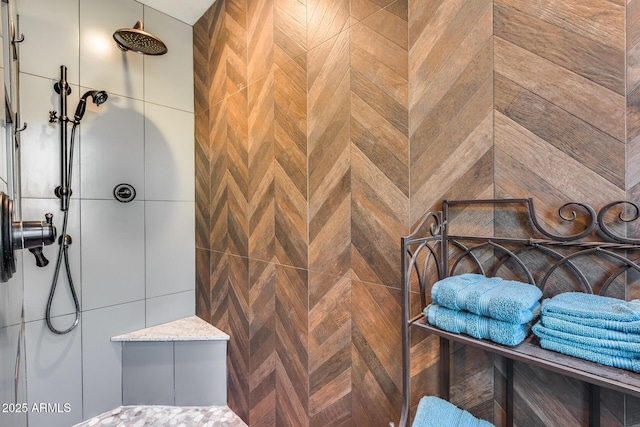 bathroom featuring tiled shower