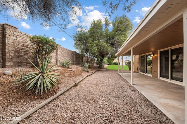 view of yard with a patio