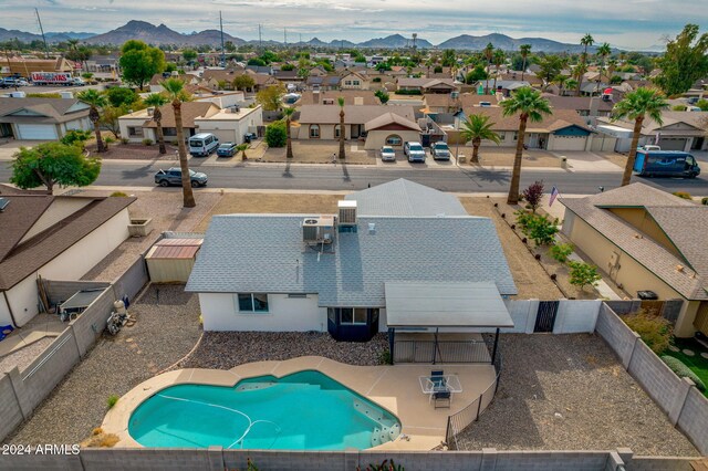 bird's eye view with a mountain view