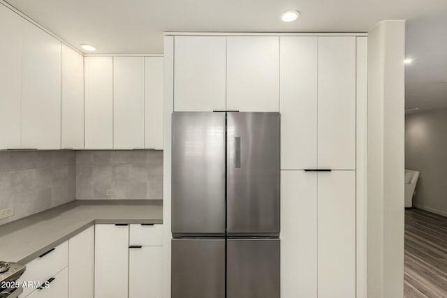 8540 N Central Ave Unit 6, Phoenix, AZ 85020 - kitchen with freestanding refrigerator, white cabinetry, light countertops, backsplash, and recessed lighting