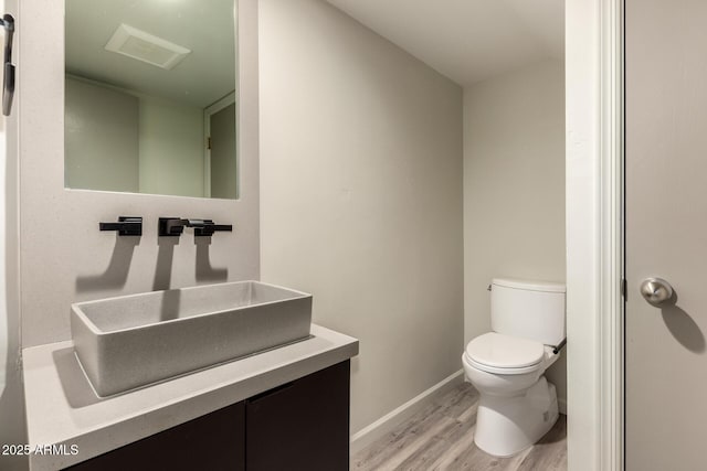8540 N Central Ave Unit 6, Phoenix, AZ 85020 - bathroom featuring wood finished floors and vanity