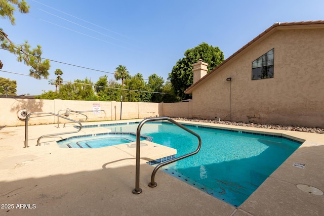8540 N Central Ave Unit 6, Phoenix, AZ 85020 - community pool with a fenced backyard and a patio area