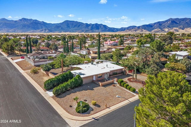 birds eye view of property featuring a mountain view