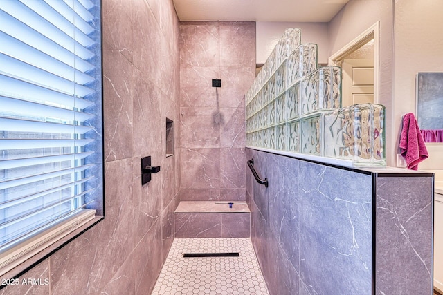 bathroom with plenty of natural light and tiled shower