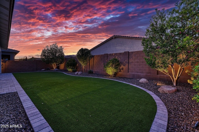 view of yard at dusk