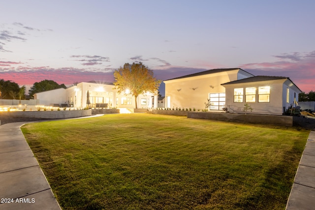 view of yard at dusk