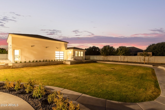 view of yard at dusk