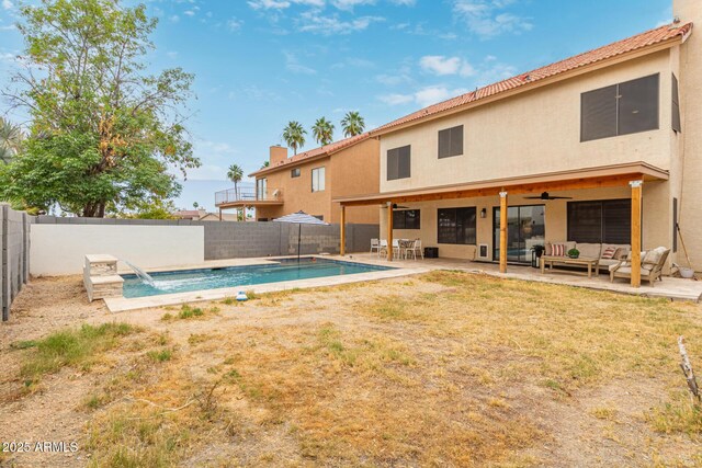 1231 W Mediterranean Dr, Gilbert, AZ 85233 - view of pool featuring outdoor lounge area, a fenced backyard, a ceiling fan, and a patio area