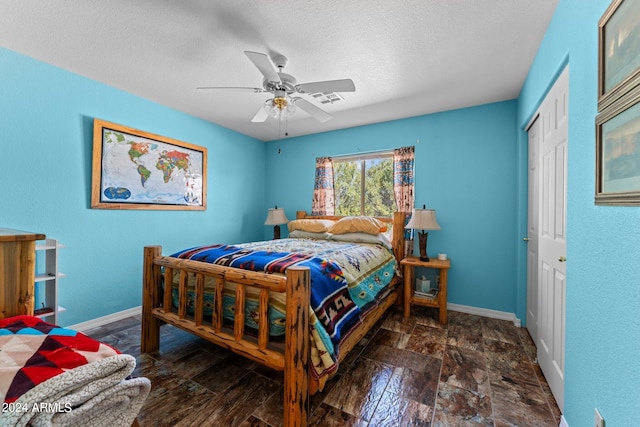 bedroom featuring ceiling fan, a textured ceiling, and a closet