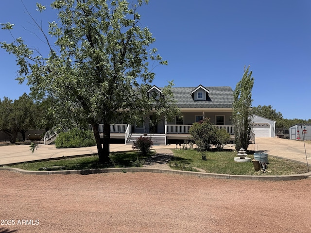 2404 W Palmer Dr, Payson, AZ 85541 - view of front facade featuring covered porch and driveway