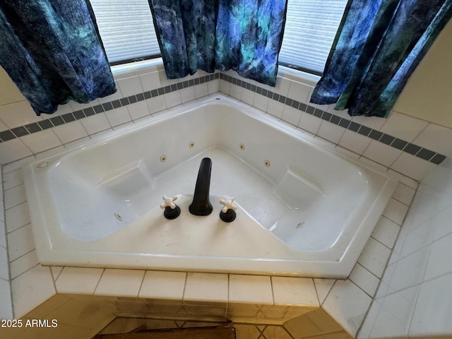 2404 W Palmer Dr, Payson, AZ 85541 - bathroom with a tub with jets