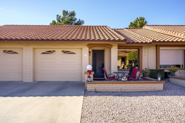 view of front of property featuring a garage